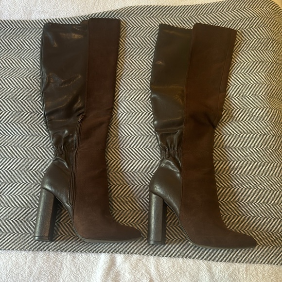 Combo of suede and leather heeled boots in chocolate color - Picture 2 of 7